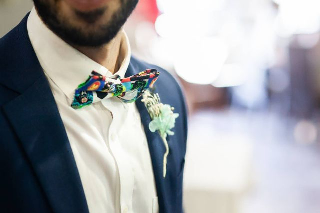 fotografía chico con pajarita boda